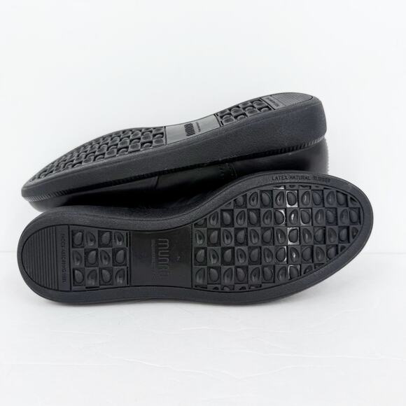 Munro Womens Scout Booties Size 7.5M Black Slip On Water Resistant NWOB - Picture 8 of 9